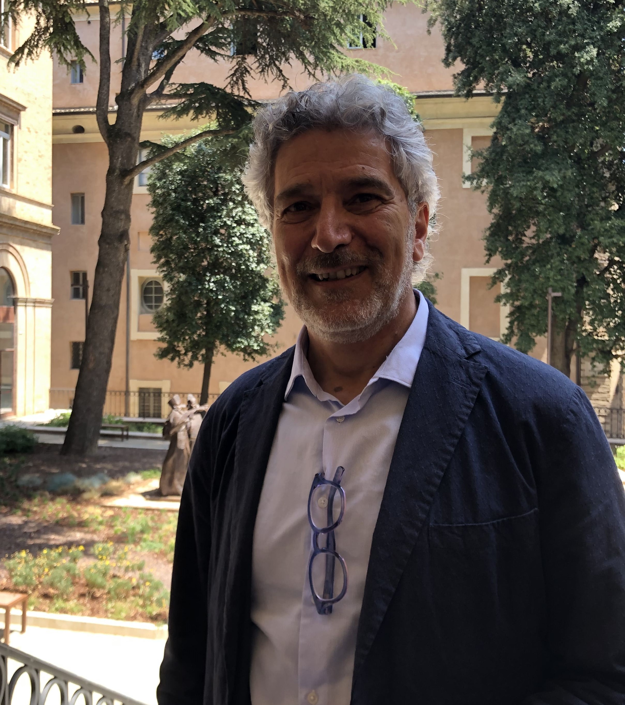 Riconfermato il prof. Ventrone alla direzione del Dipartimento Riconfermato il prof. Ventrone alla direzione del Dipartimento